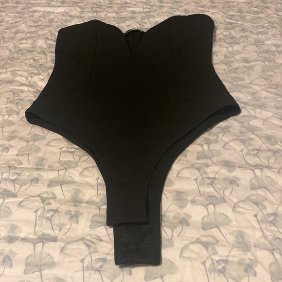 Deep V Black bodysuit - Picture 5 of 5